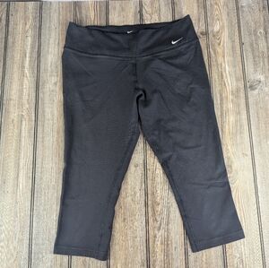 Nike Size Large Dri-Fit Capri Length Workout Pants Leggings